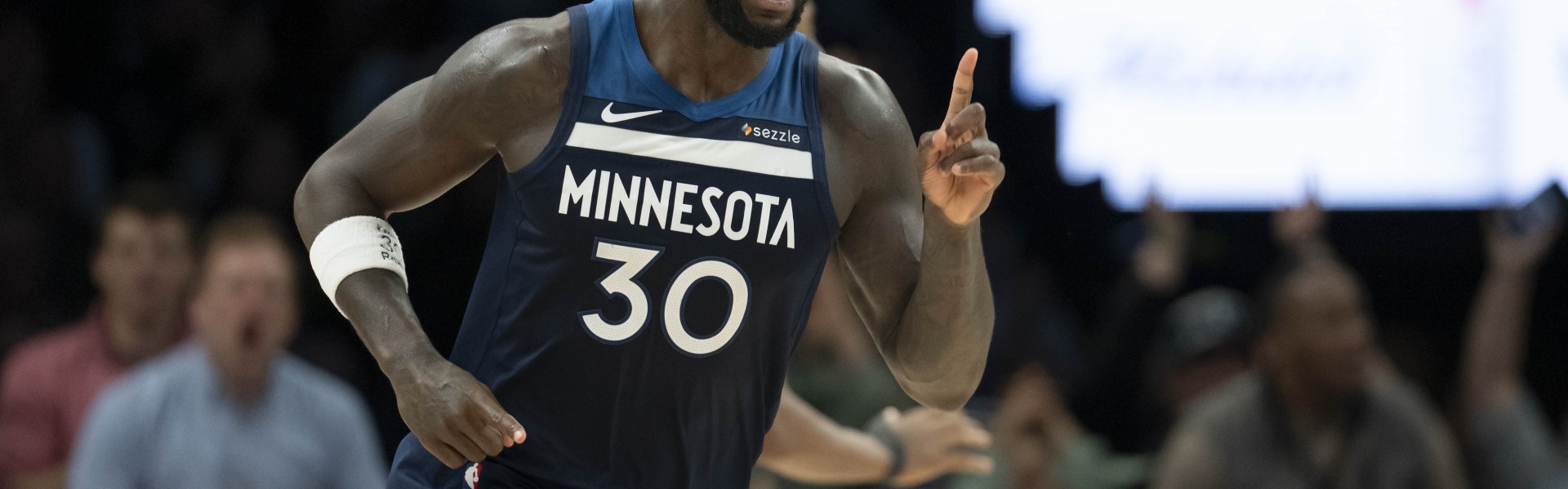 开云体育-带队赢球！兰德尔14中9砍全场最高24分 三分4中3&amp;没有失误