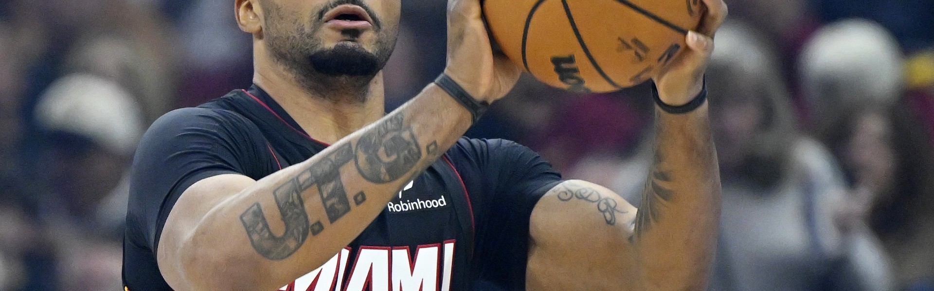 开云APP-热火迎战76人 鲍威尔缺阵 维金斯&amp;哈克斯&amp;希罗出战